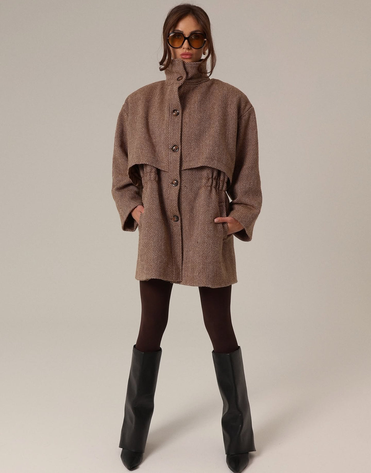 BEIGE SHORT TRENCH