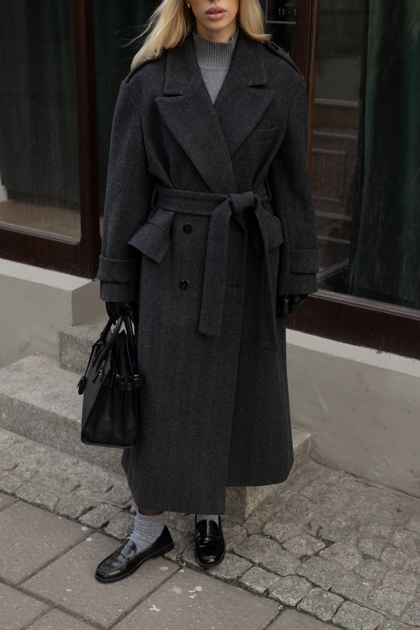 LORA BLACK