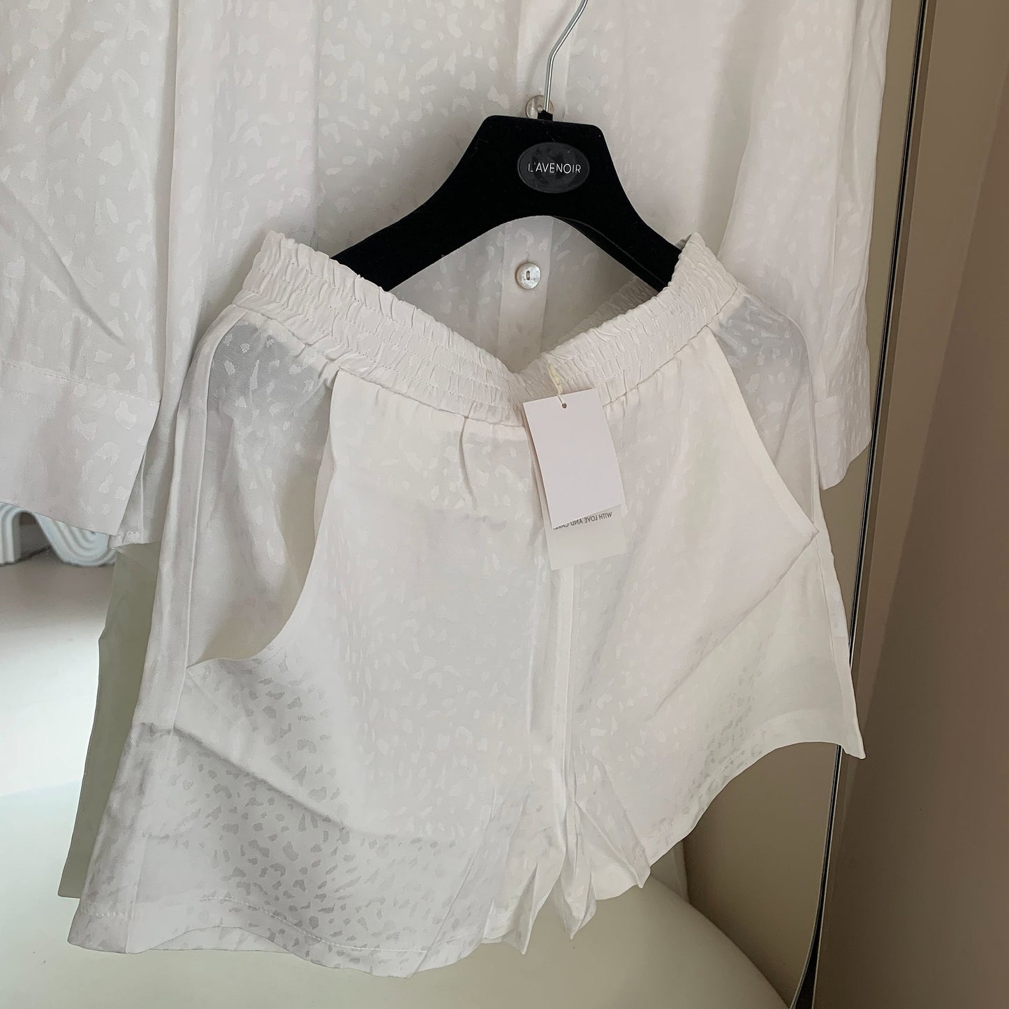 VISCOSE WHITE SHORT