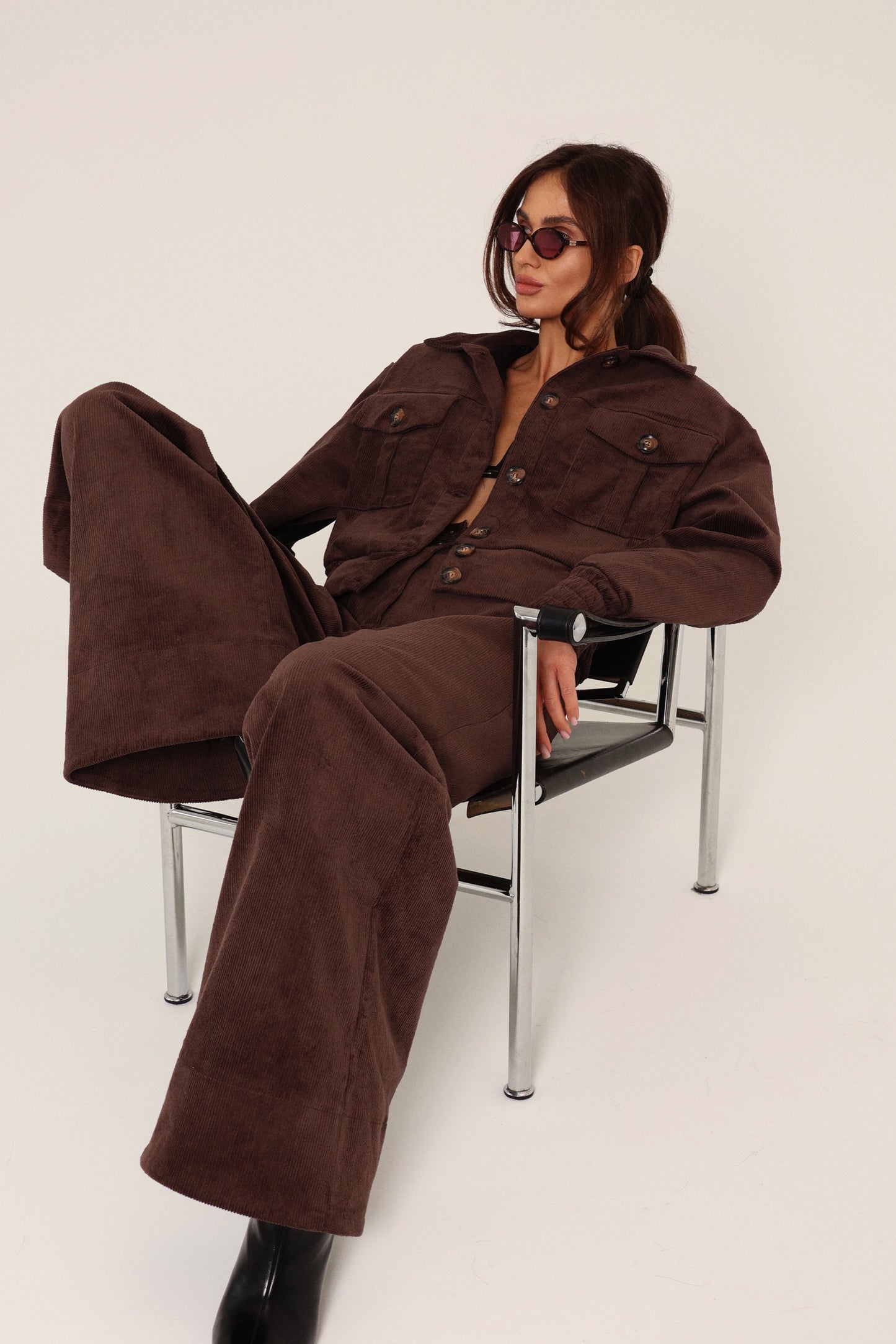 czekoladowe spodnie sztruksowe