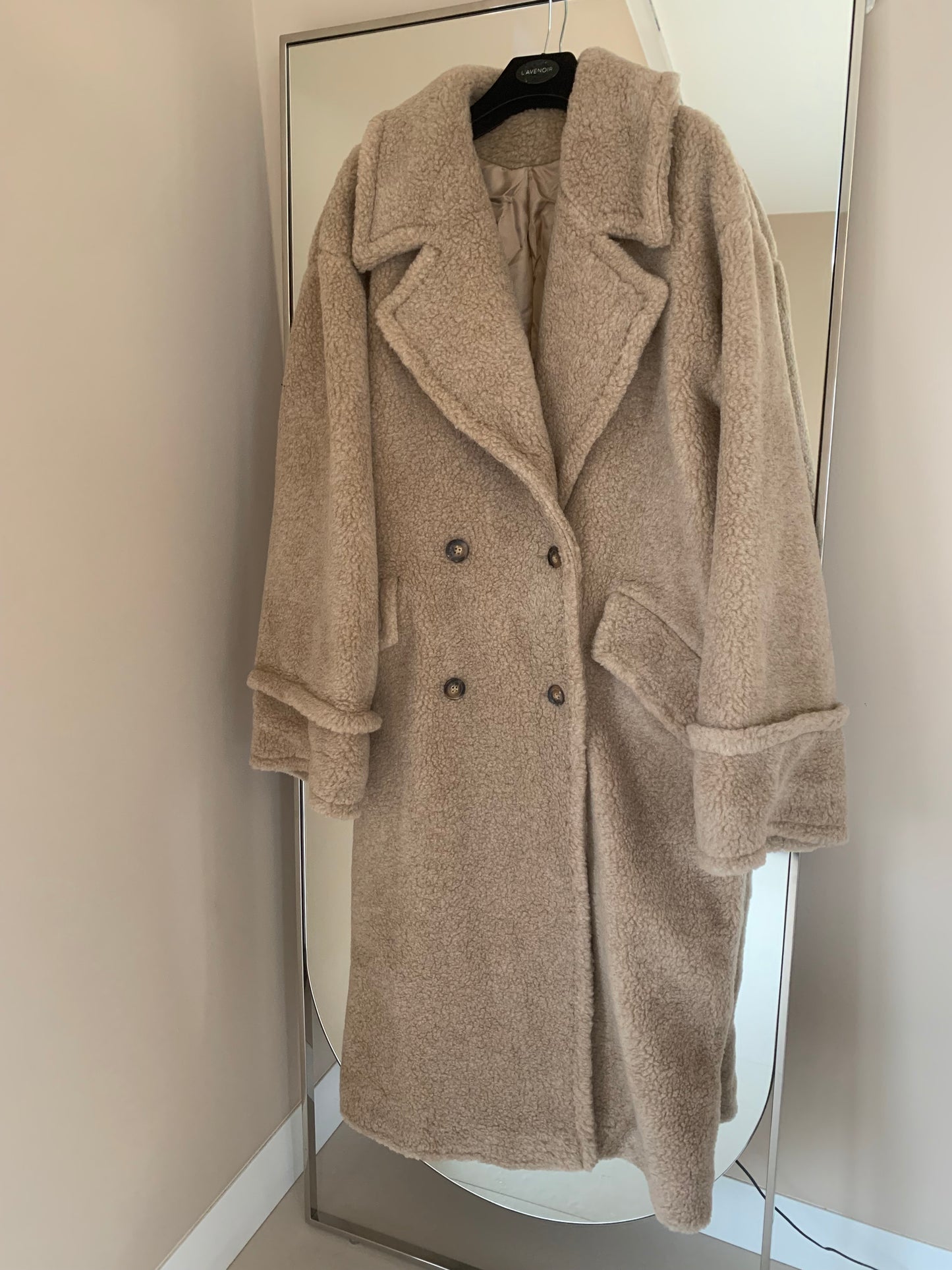 BEŻOWE FUTRO WEŁNIANE