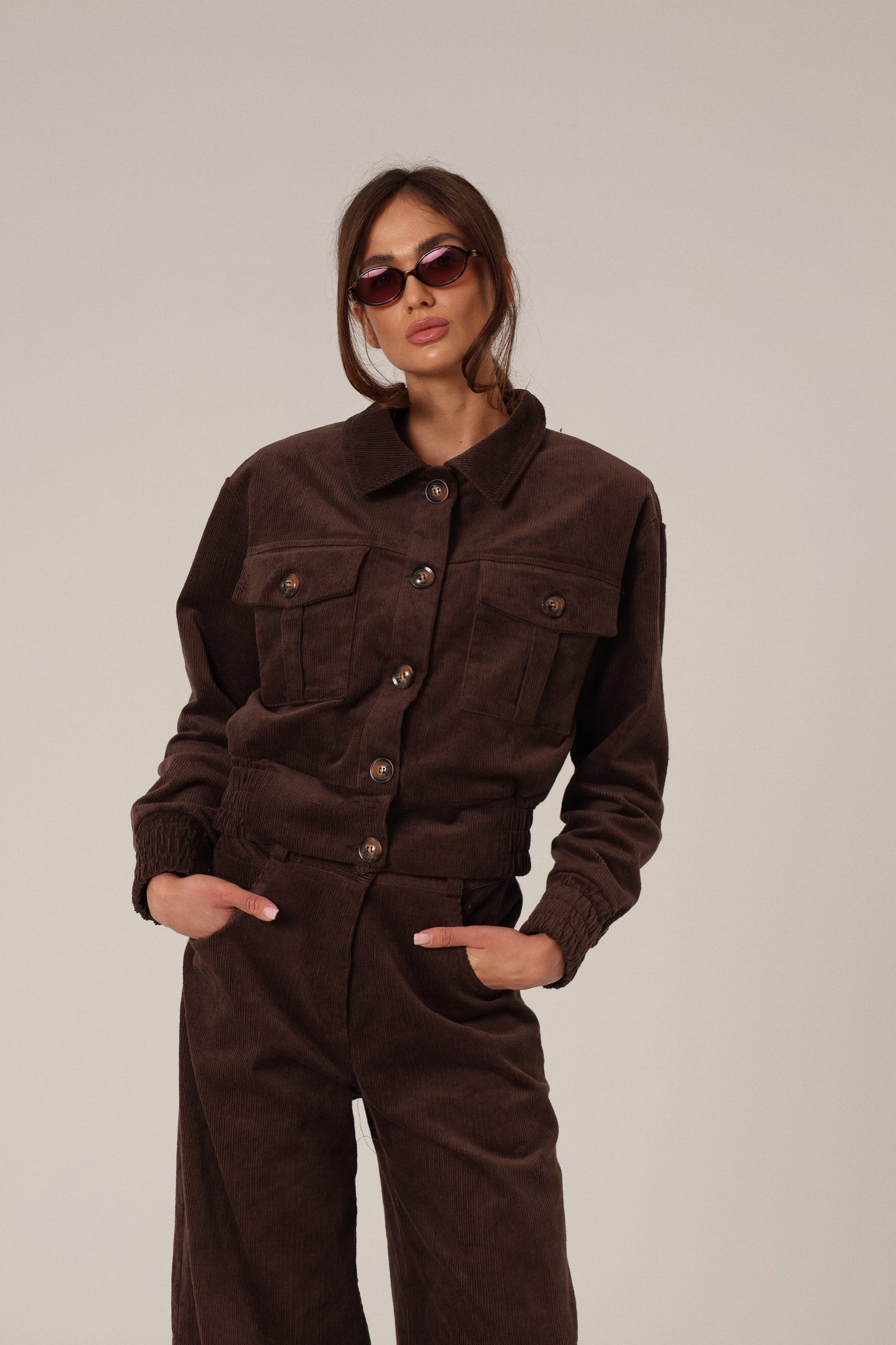 czekoladowe spodnie sztruksowe