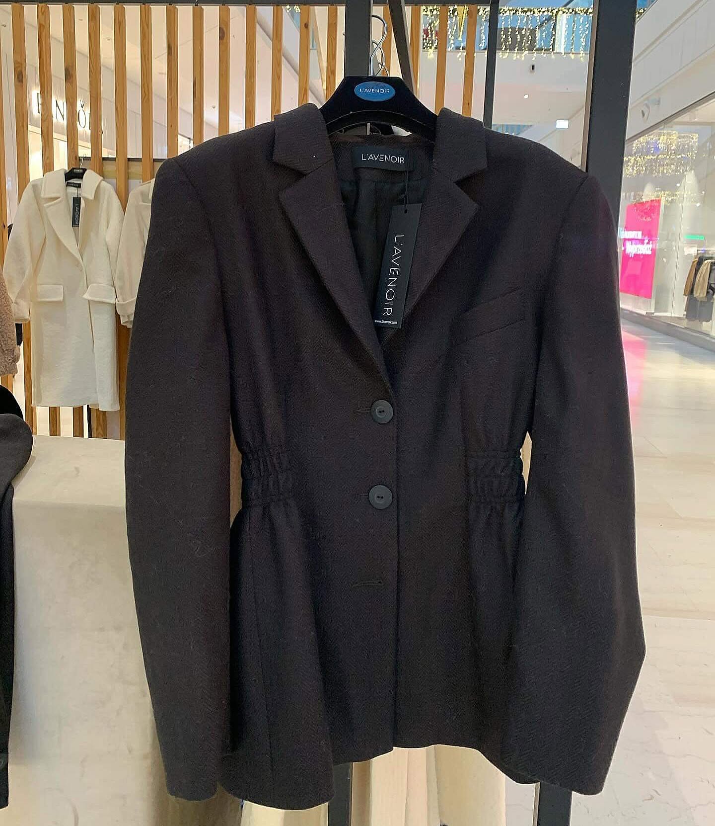 BLACK BLAZER