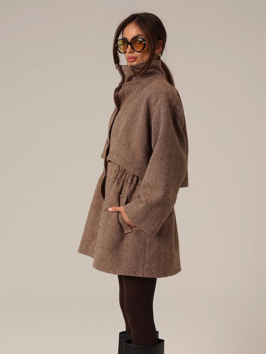 BEIGE SHORT TRENCH