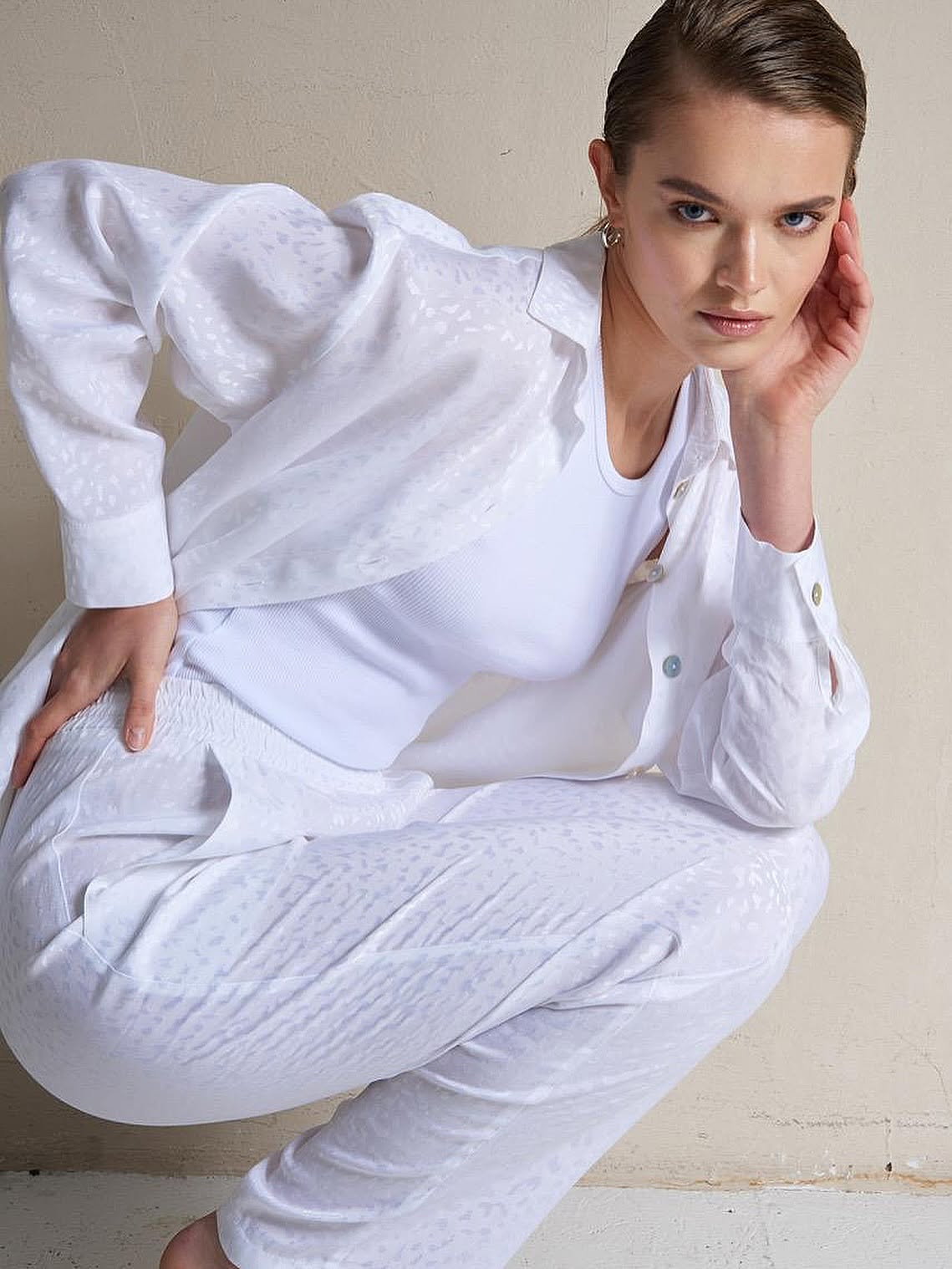 WHITE PANTS