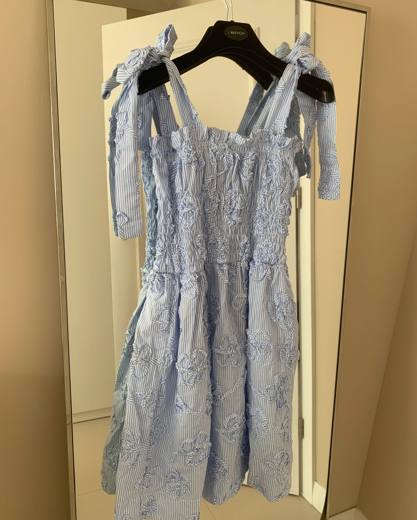 3D blue dress