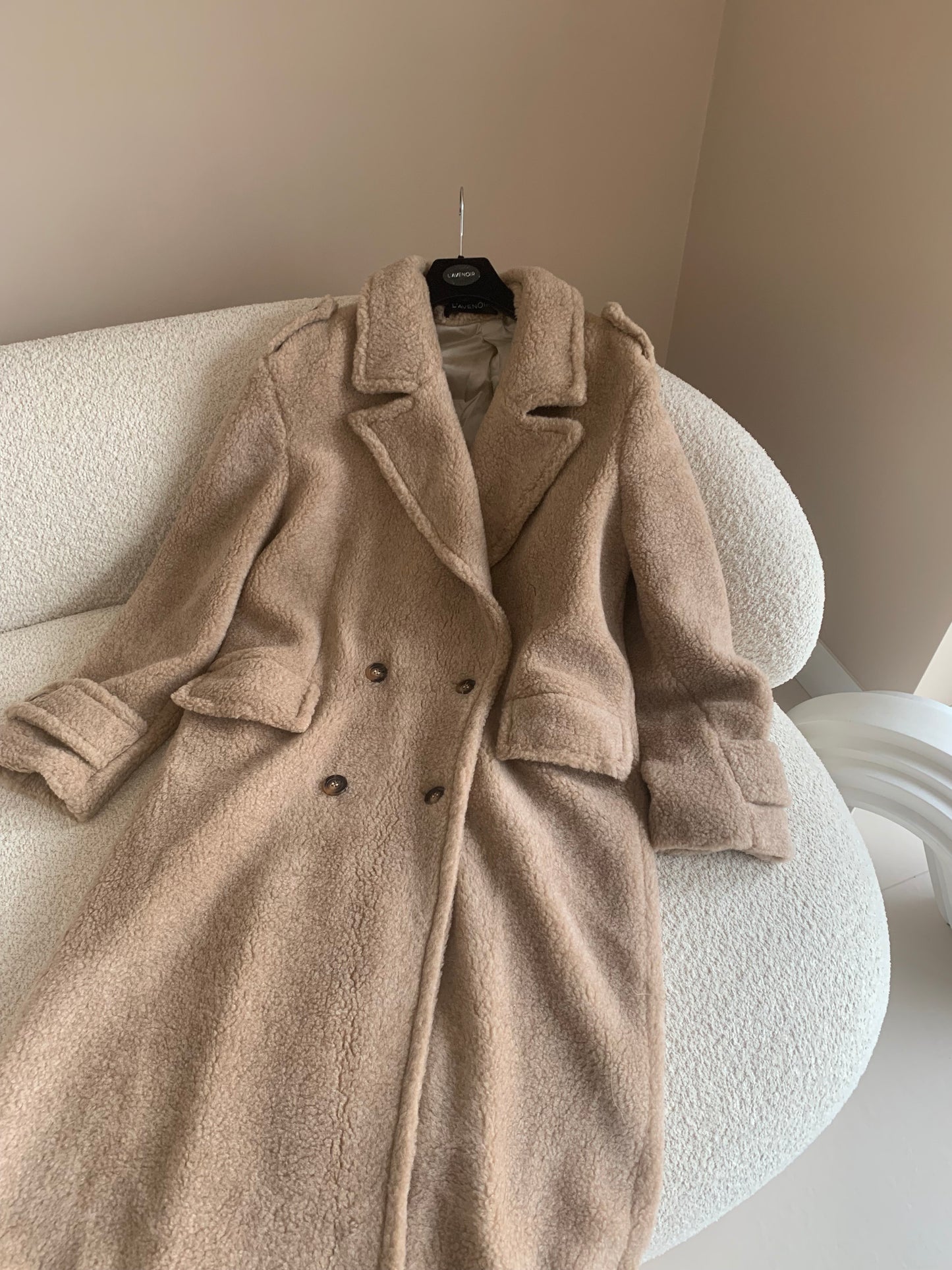 BEŻOWE FUTRO WEŁNIANE 2